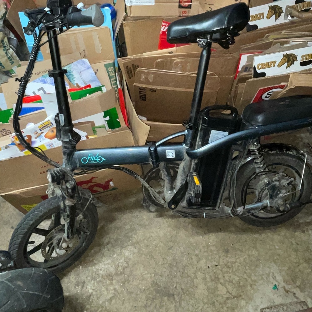 ELECTRIC BIKE GOOD FOR  DELIVERYS AROUND THE CITY